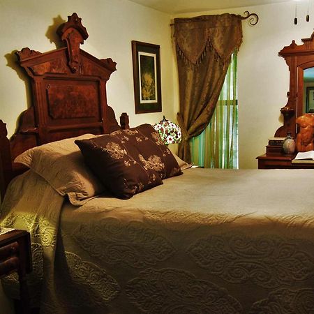 Benton Place Inn Eureka Springs Rum bild